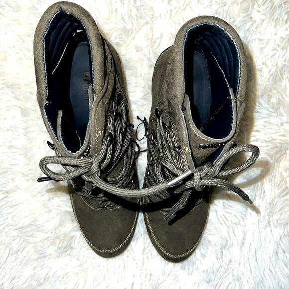 DNKY boots, forest green suede material, 5 inch heel - Picture 4 of 8